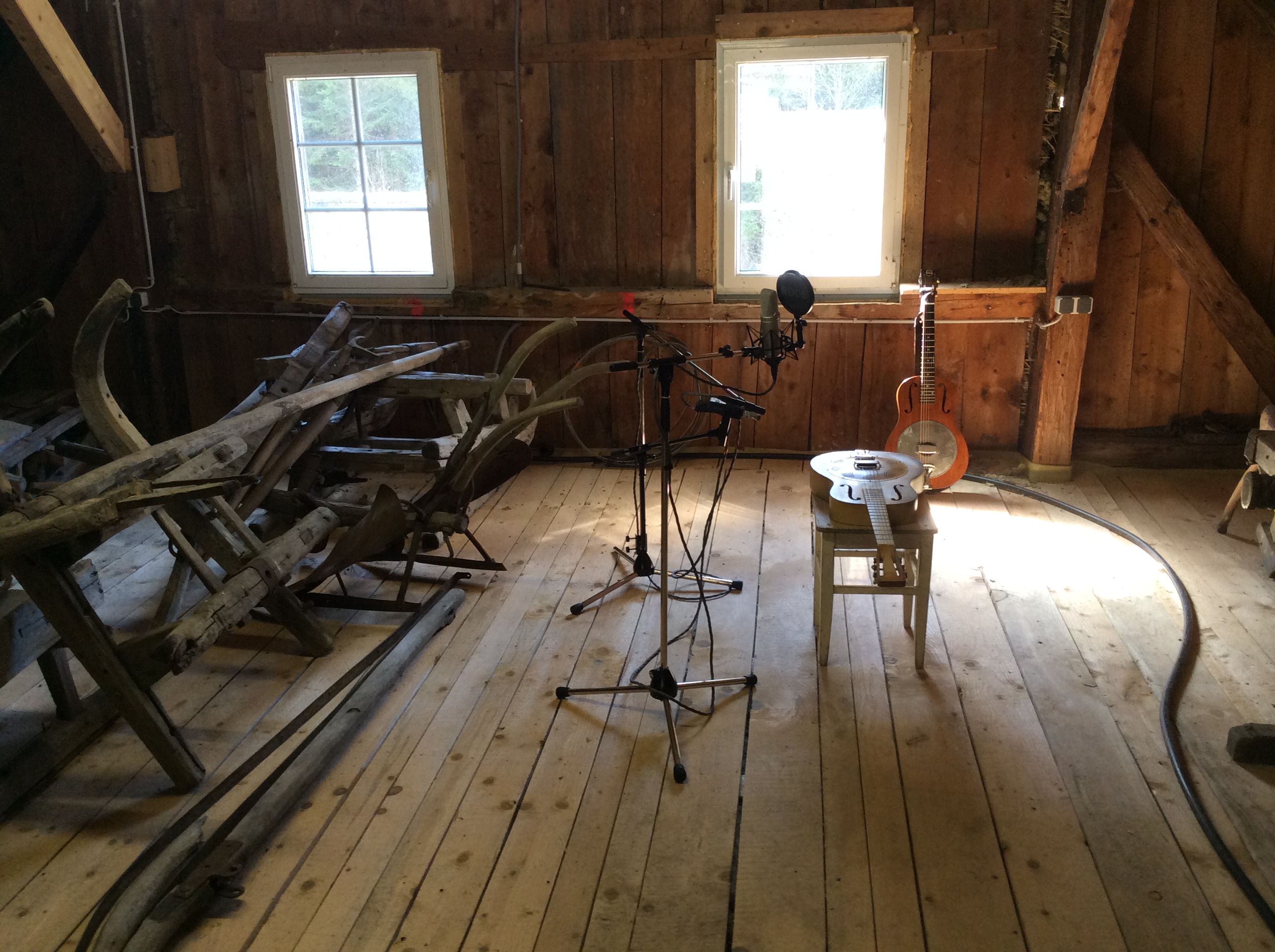 Aufnahmestudio im Holzdachboden